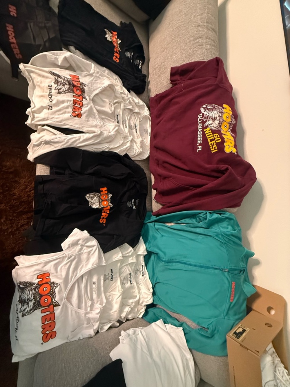Hooters Uniform Bundle - Picture 3 of 7